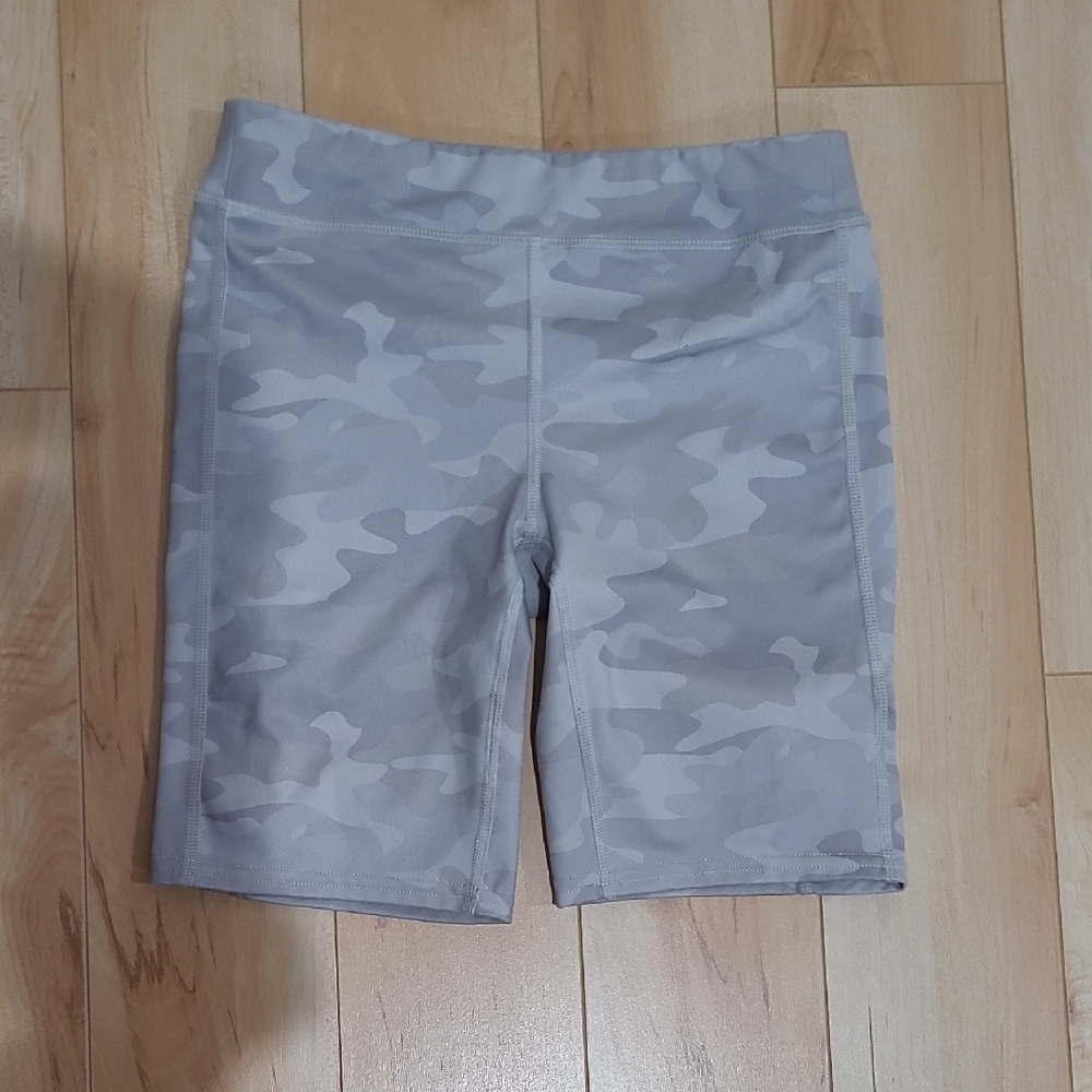 Lole Girls Size 10/12 Gray Camo Print Shorts